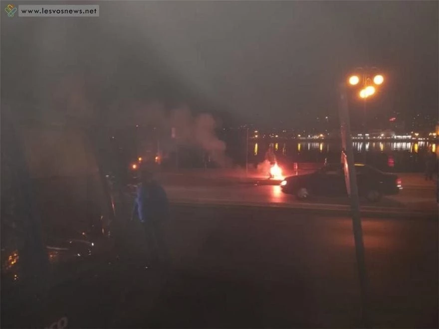 Χάος στην Μυτιλήνη – Οι Ελληνες παίρνουν την κατάσταση στα χέρια τους – Επεισόδια μεταξύ πατριωτών και μεταναστών – Αναρχικοί στο πλευρό προσφύγων!